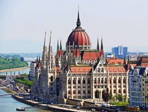 Здание венгерского парламента в Будапеште