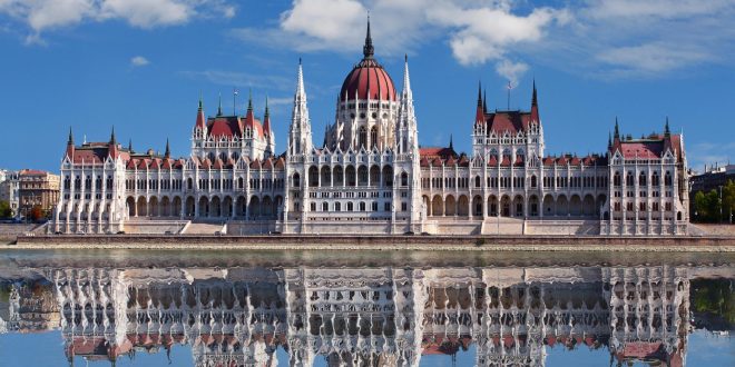 Здание венгерского парламента в Будапеште