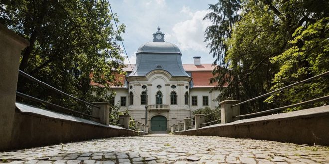 Замок Телеки в Трансильвании