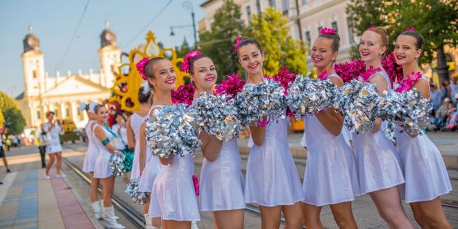 Двадцатый юбилейный визит: цветочные композиции Дебреценского карнавала снова украсят улицы Оради и населенных пунктов Бихора